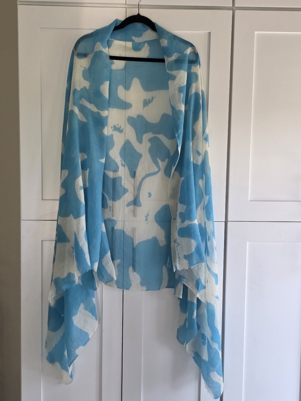 RARE Virginia Johnson Shades Of Blue Patterned Lightweight MERINO wool Scarf